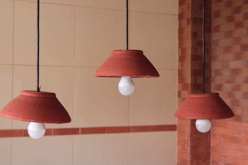 Lampadari in ceramica: una soluzione pratica e versatile