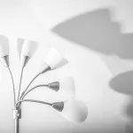 Lampade da pavimento: come scegliere quelle ad hoc per il soggiorno