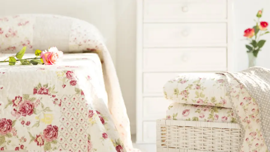 Copriletti shabby chic: per una casa accogliente e romantica