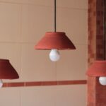 Lampadari in ceramica: una soluzione pratica e versatile